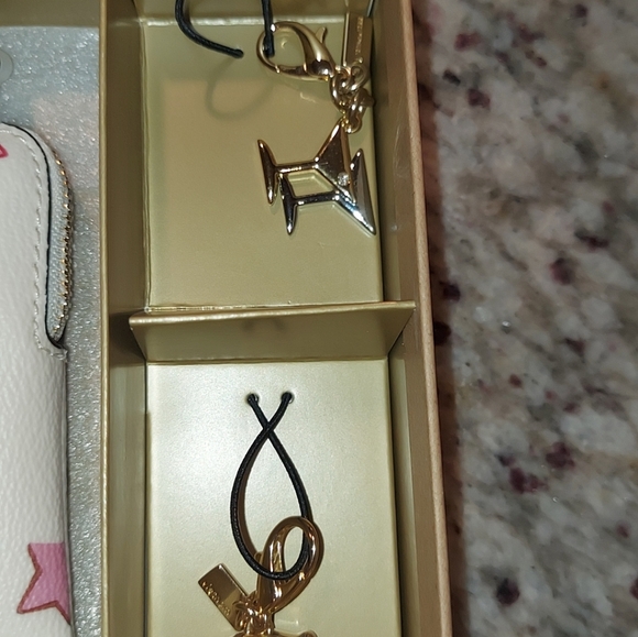 Coach wristlet - Picture 5 of 6